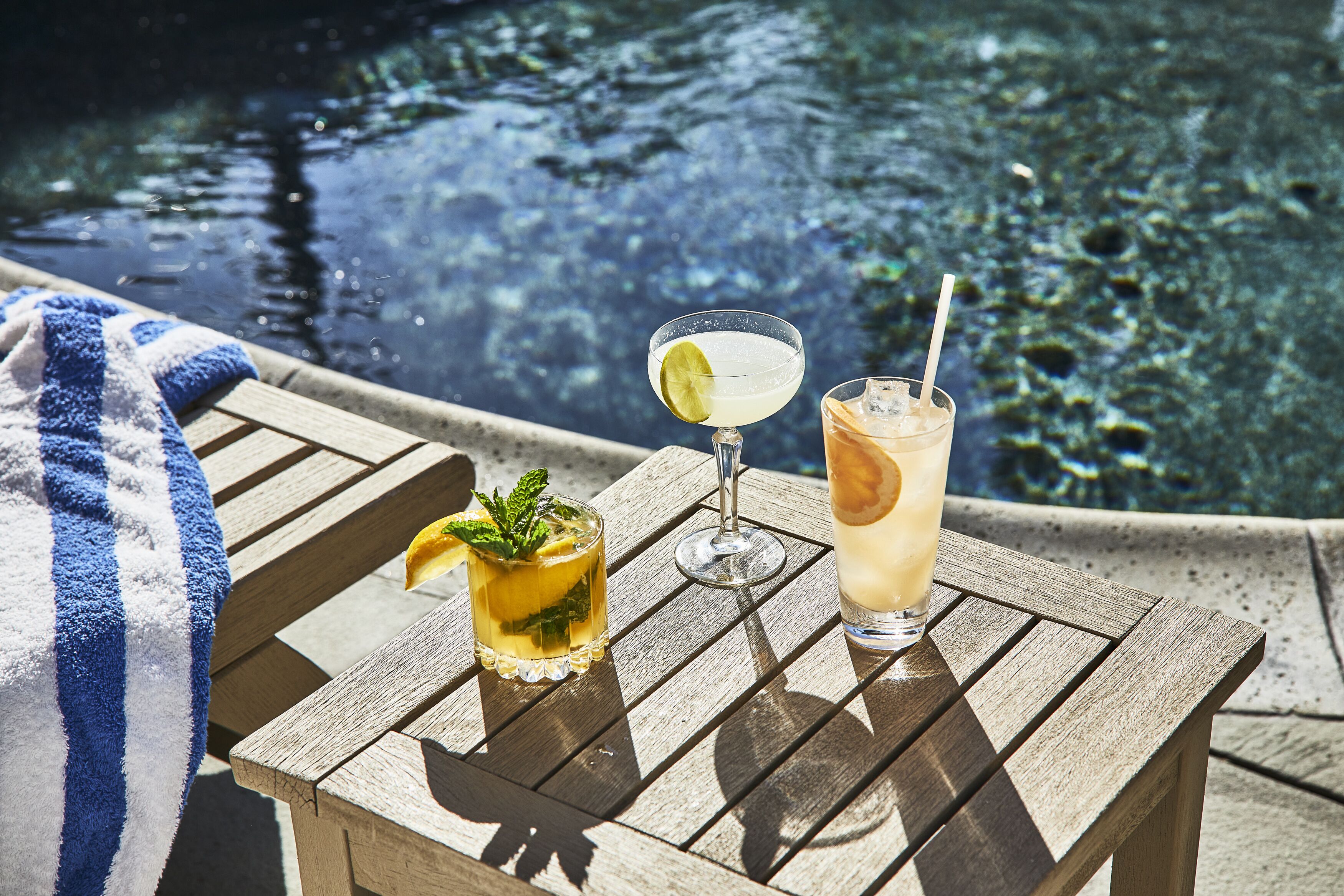 Piscina coperta, piscina stagionale all'aperto, ombrelloni da piscina