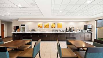 Desayuno bufé gratuito y diario