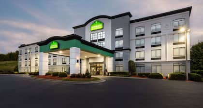 Wingate by Wyndham Charlotte Speedway/Concord