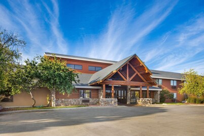 AmericInn by Wyndham Chamberlain - Conference Center