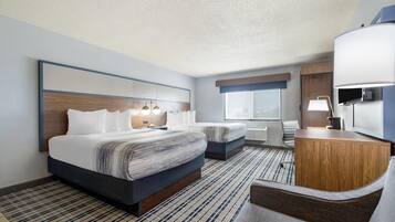 Habitación, 2 camas Queen size, para no fumadores (Pet Friendly) | Escritorio, tabla de planchar con plancha, cuna de viaje y wifi gratis