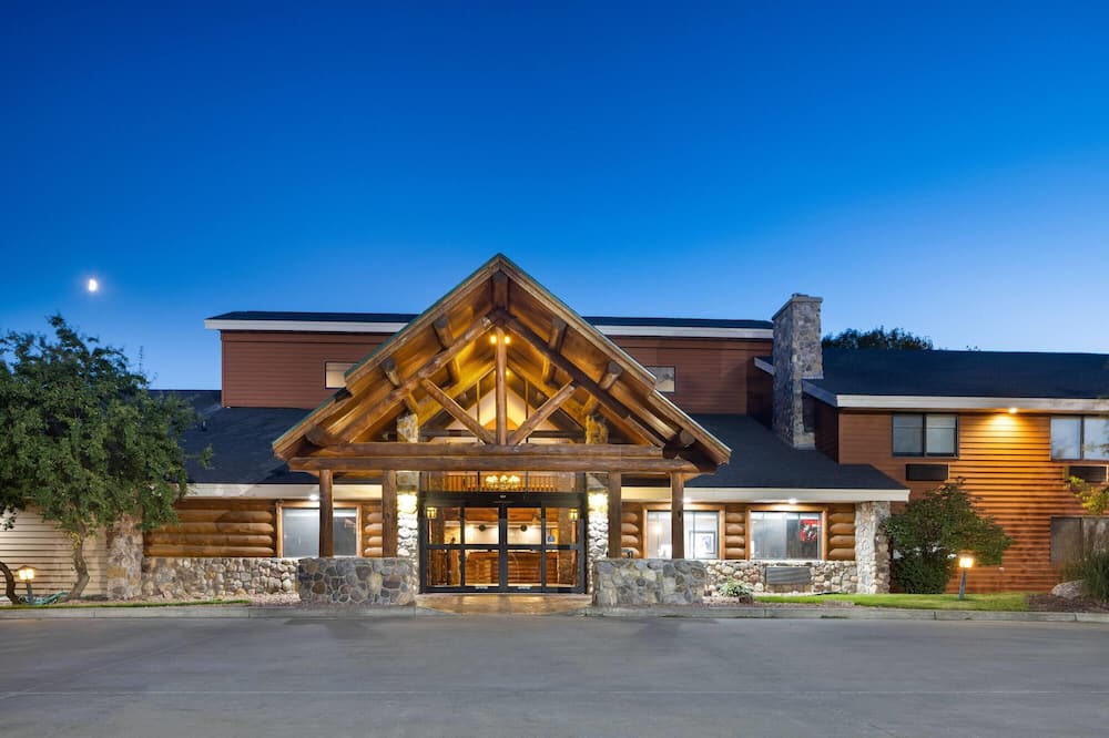 AmericInn by Wyndham Chamberlain - Conference Center