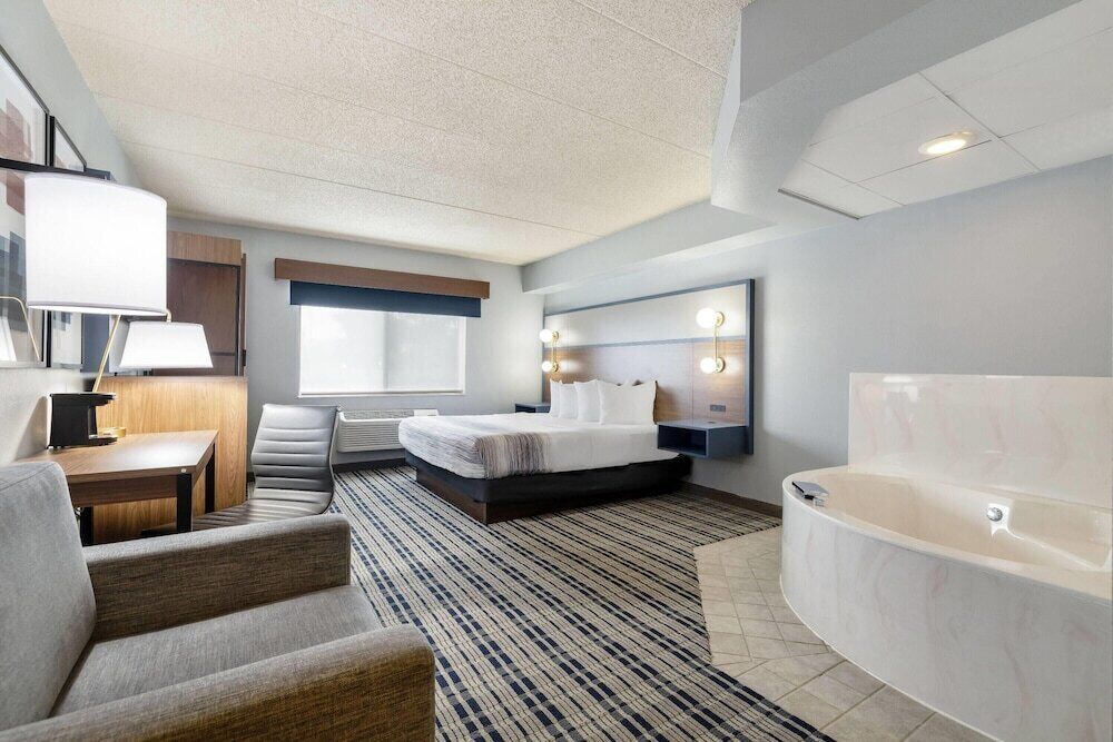 Desk, iron/ironing board, free WiFi, bed sheets