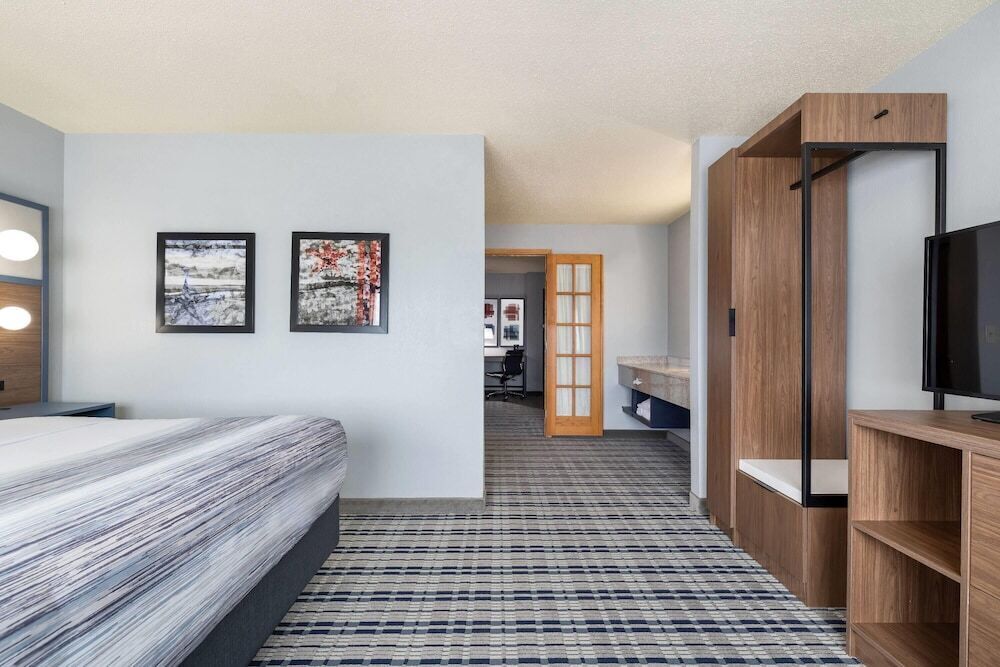 Desk, iron/ironing board, free WiFi, bed sheets