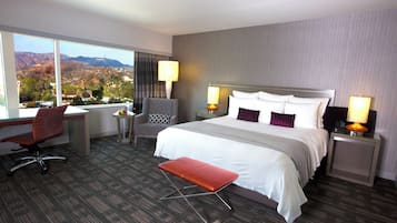 SÀngtillbehör av högsta kvalitet, duntÀcken, bÀddmadrasser och minibar