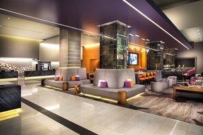 Lobby lounge - Loews Hollywood Hotel (Los Angeles)
