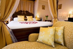 Deluxe Room, 1 Queen Bed, Non Smoking (Four Poster Bed) | In-room safe, desk, iron/ironing board, cribs/infant beds