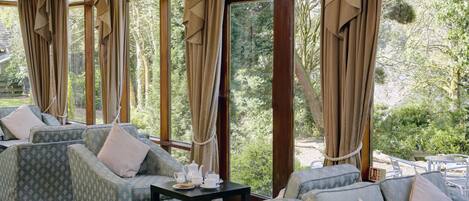 Breakfast, lunch, dinner served; Modern European cuisine