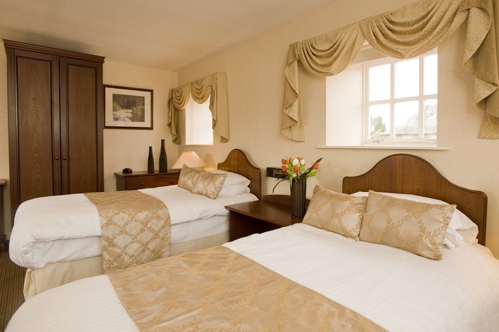In-room safe, desk, iron/ironing board, cribs/infant beds