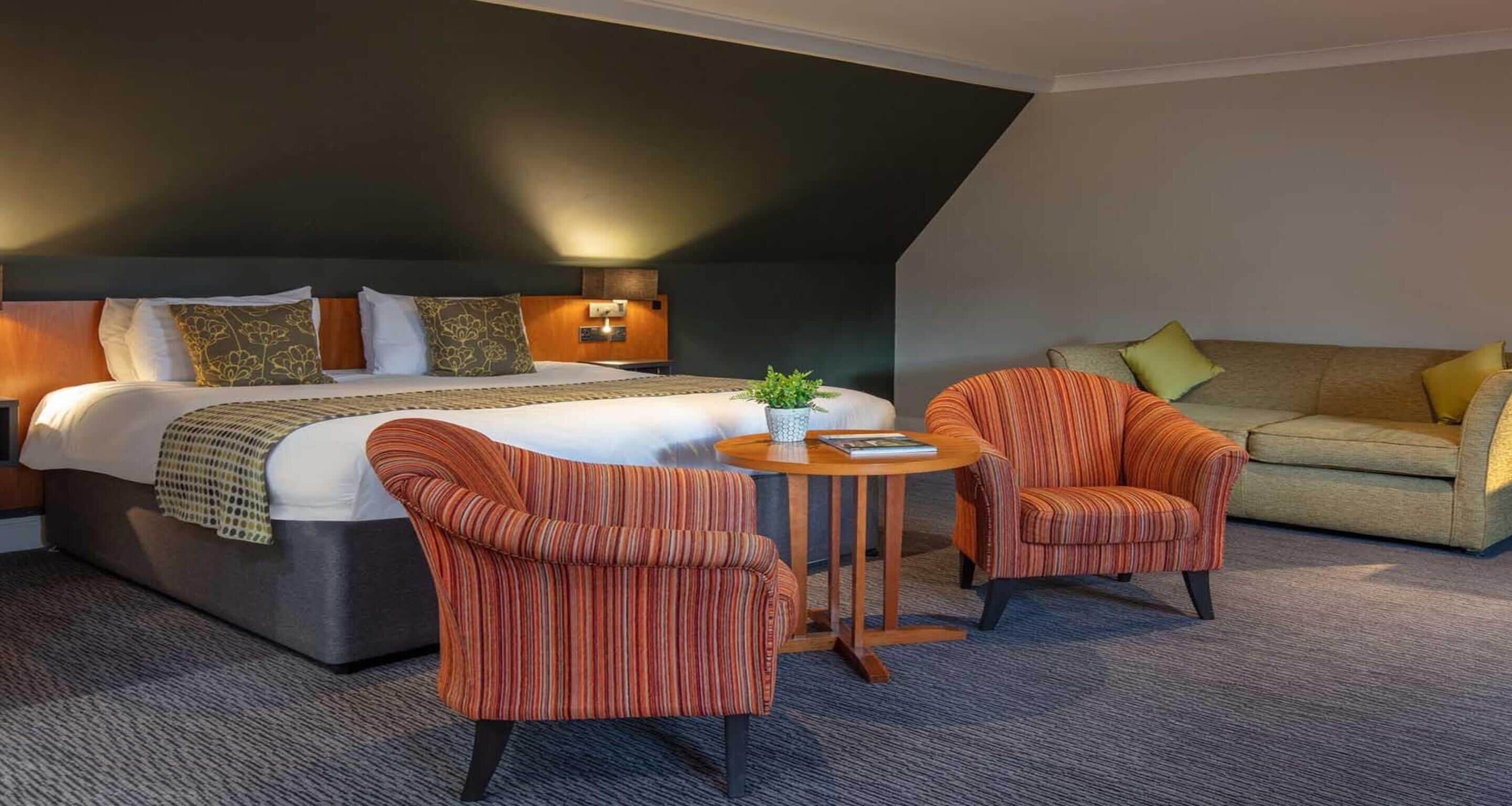 executive room, 1 double bed, non smoking (with sofabed) | in-room safe, desk, iron/ironing board, free wifi