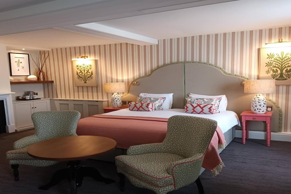 In-room safe, desk, iron/ironing board, free WiFi
