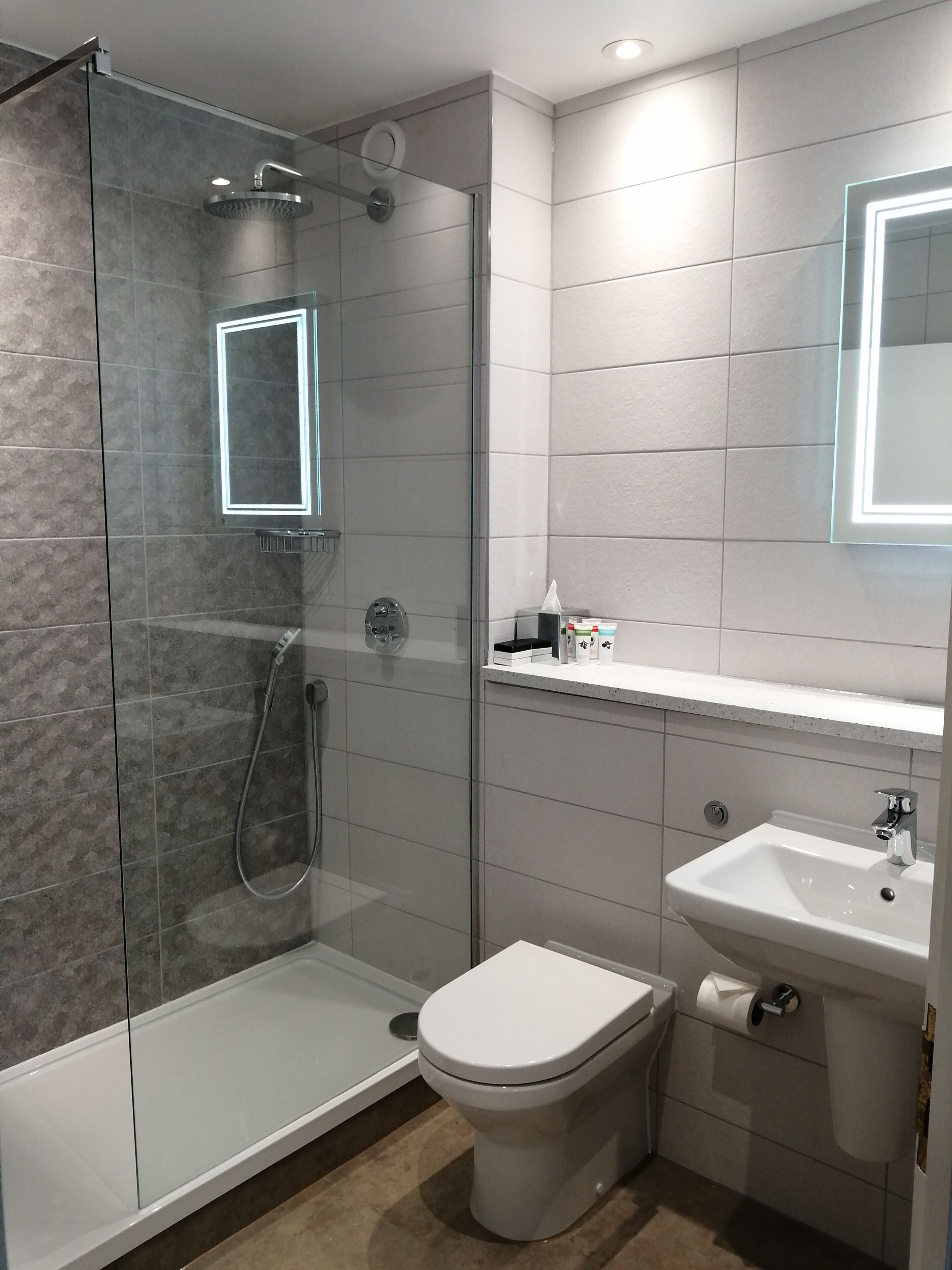 standard room, 2 single beds, non smoking | bathroom | eco-friendly toiletries, hair dryer, towels