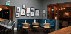Serves lunch and dinner - Best Western Plus Angel Hotel (Chippenham)