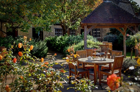 Breakfast, lunch and dinner served