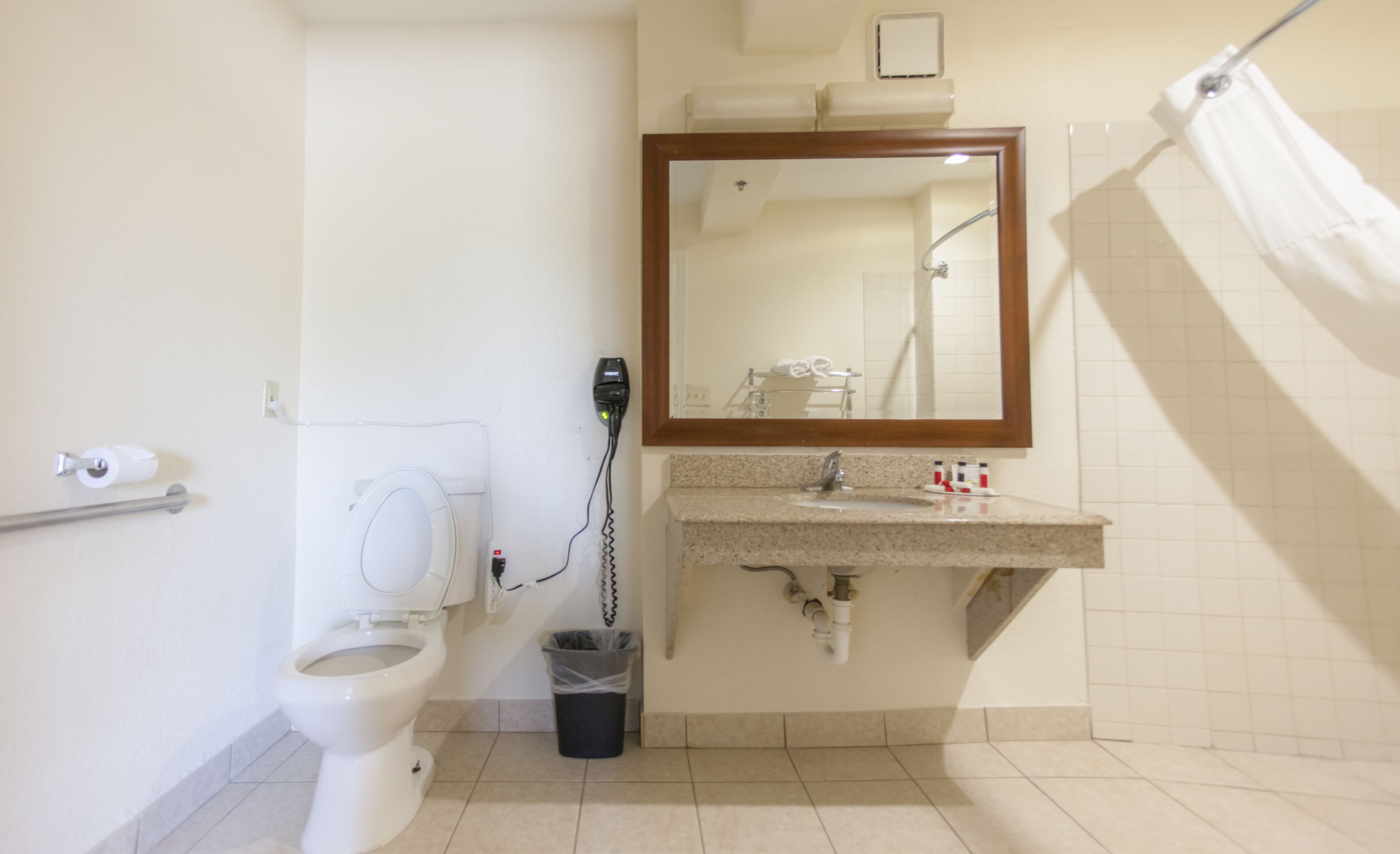 Room, 1 Queen Bed, Accessible, Non Smoking (Tub with Grab Bars) | Desk, iron/ironing board, free cots/infant beds, free WiFi