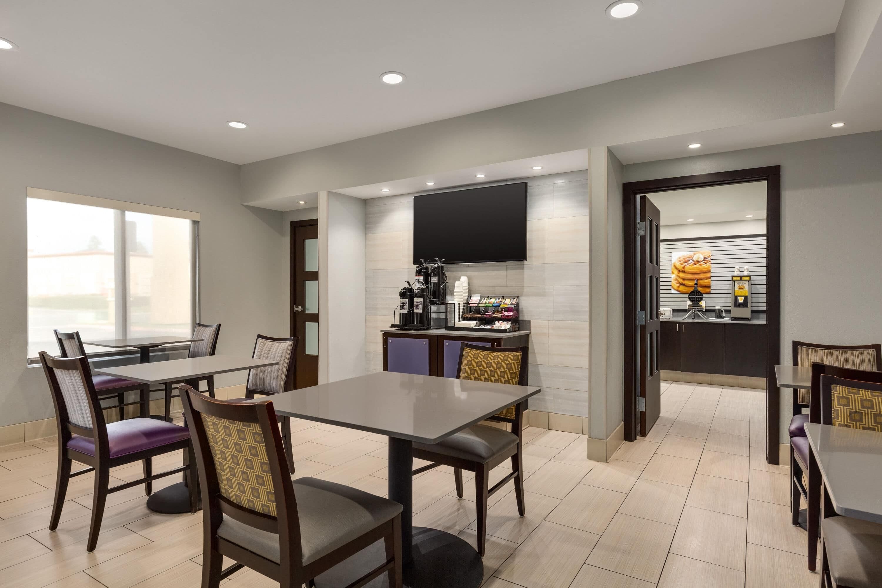 Free daily continental breakfast