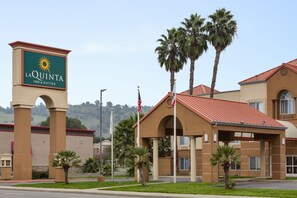 Exterior - La Quinta Inn & Suites by Wyndham Fairfield - Napa Valley (Fairfield)