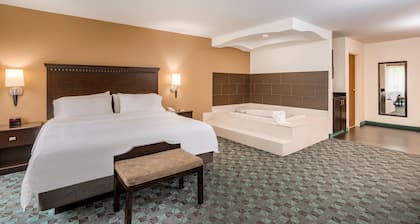 Holiday Inn Express & Suites Canton by IHG