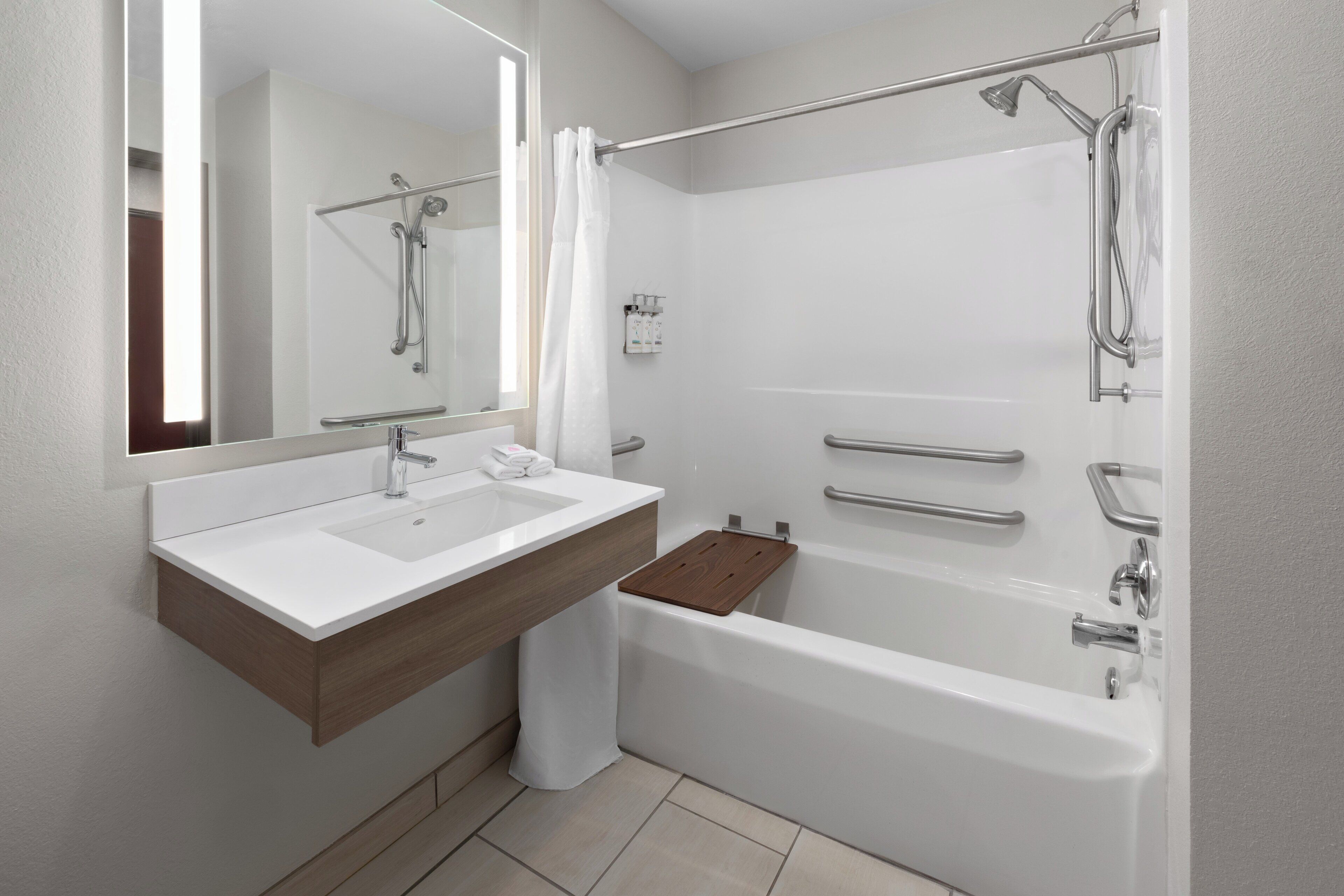 standard room, 2 queen beds | bathroom | combined shower/bathtub, free toiletries, hair dryer, towels