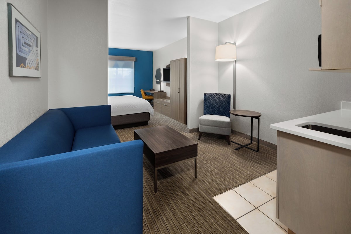 In-room safe, blackout drapes, iron/ironing board, free WiFi