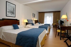 Minibar, internet y despertador 