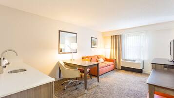 Studio, 1 King Bed | In-room safe, free WiFi, bed sheets