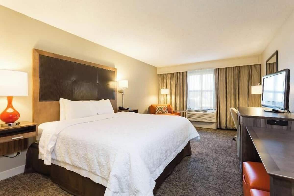 In-room safe, free WiFi, bed sheets