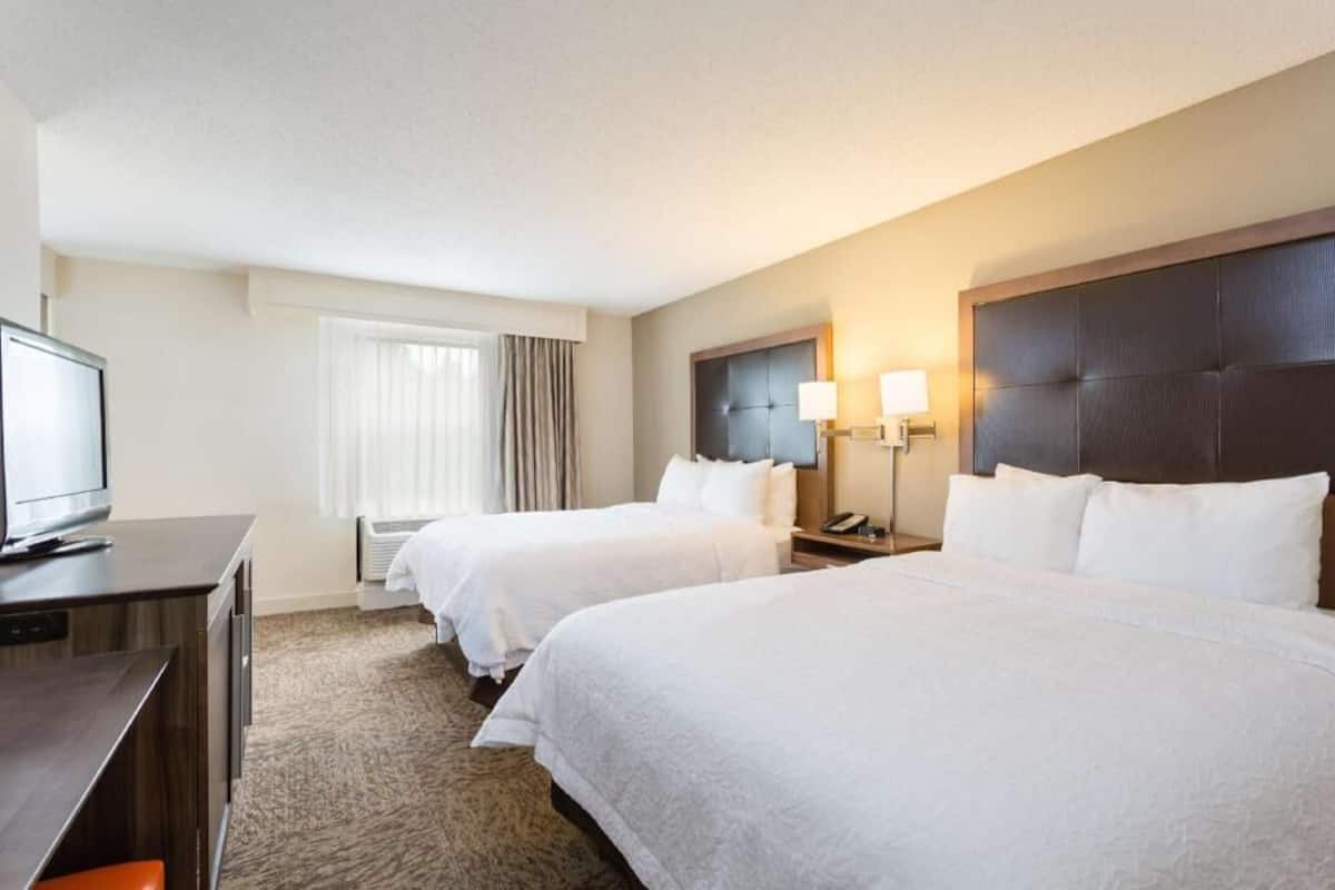 In-room safe, free WiFi, bed sheets