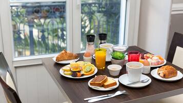 Frokostbuffé hver dag (EUR 17 per person)