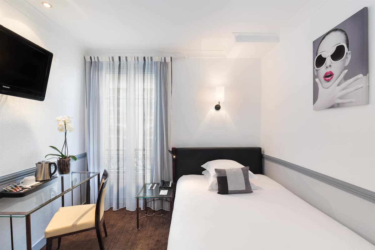 Kamar Standar, 1 Tempat Tidur Twin | Seprai premium, bantalan ekstra lembut, brankas, dan meja kerja