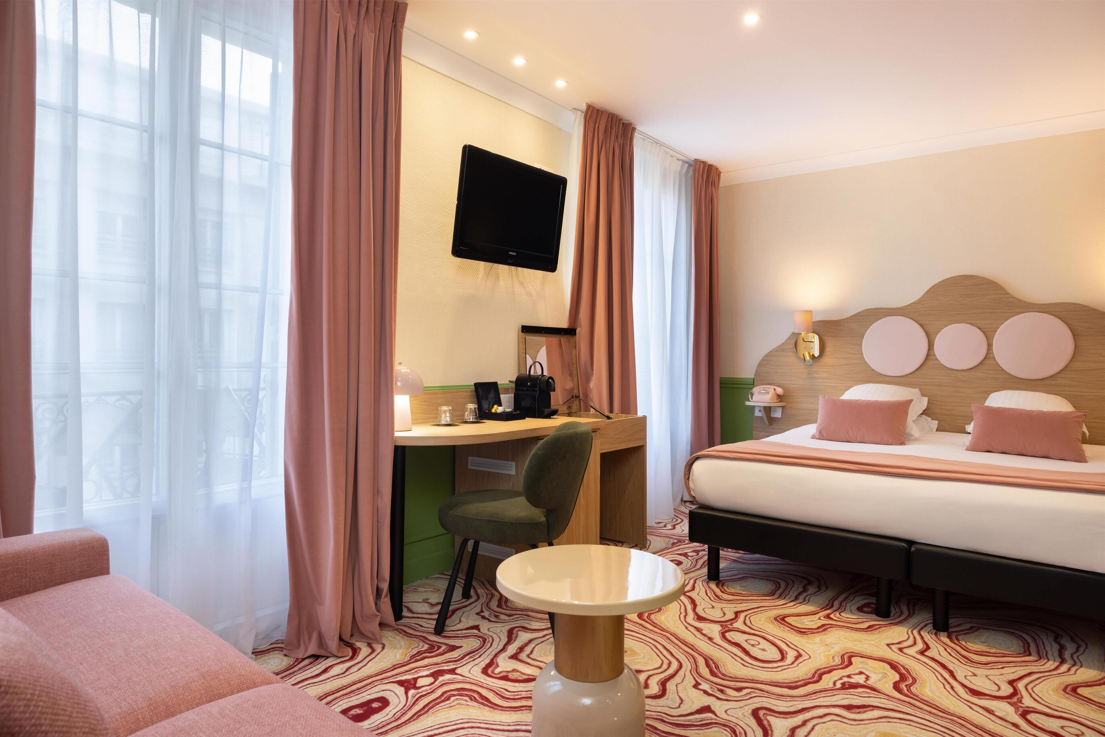 Junior Suite, 1 King Bed, Non Smoking (Twin bed on request;with Sofabed) | Premium bedding, pillowtop beds, in-room safe, desk