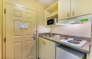 Studio, 1 Queen Bed, Non Smoking | Private kitchen | Fridge, microwave, stovetop