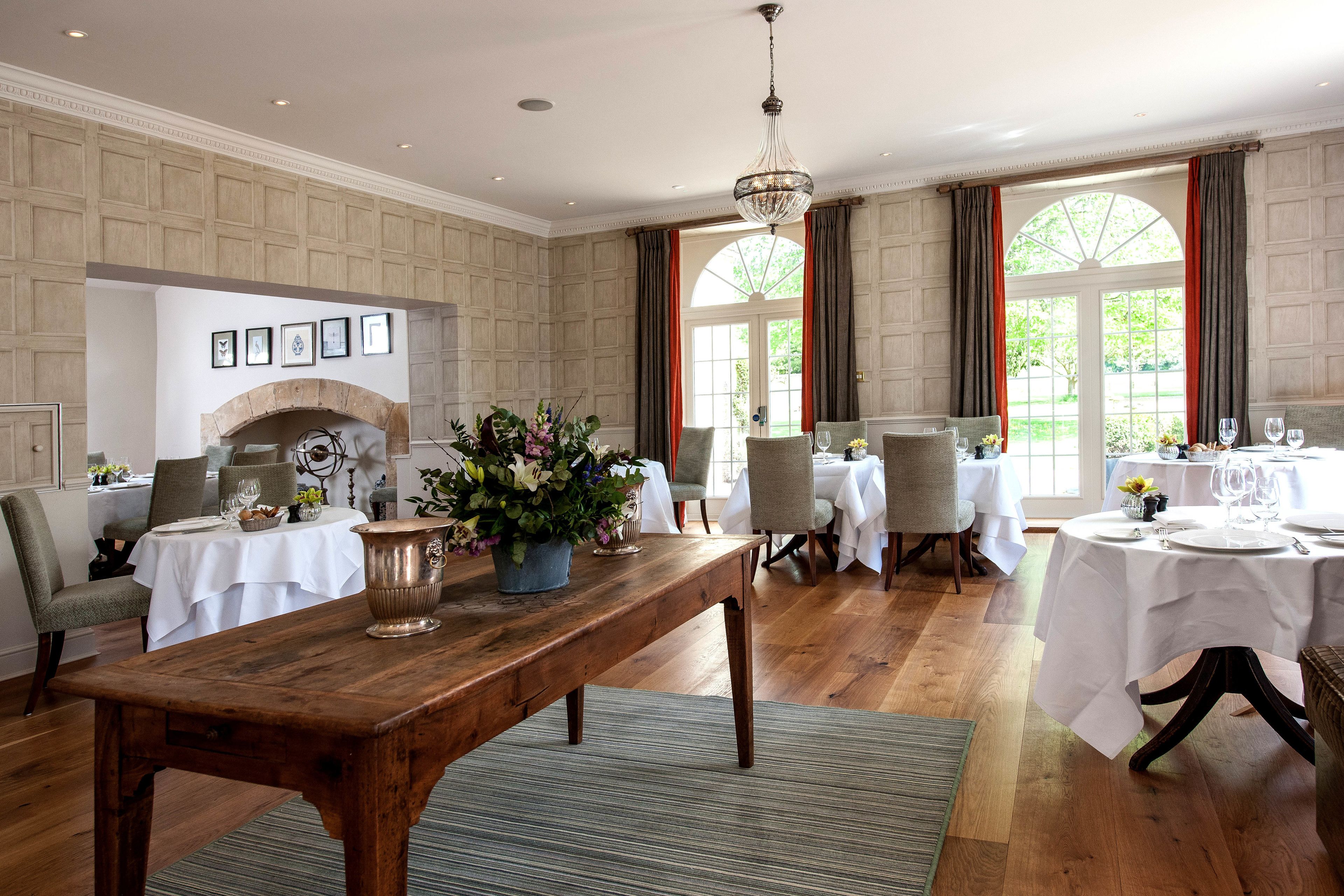 breakfast, lunch and dinner served