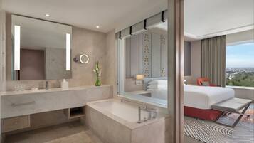 Executive Suite, 1 Queen Bed | Bathroom | Free toiletries, hair dryer, bathrobes, slippers
