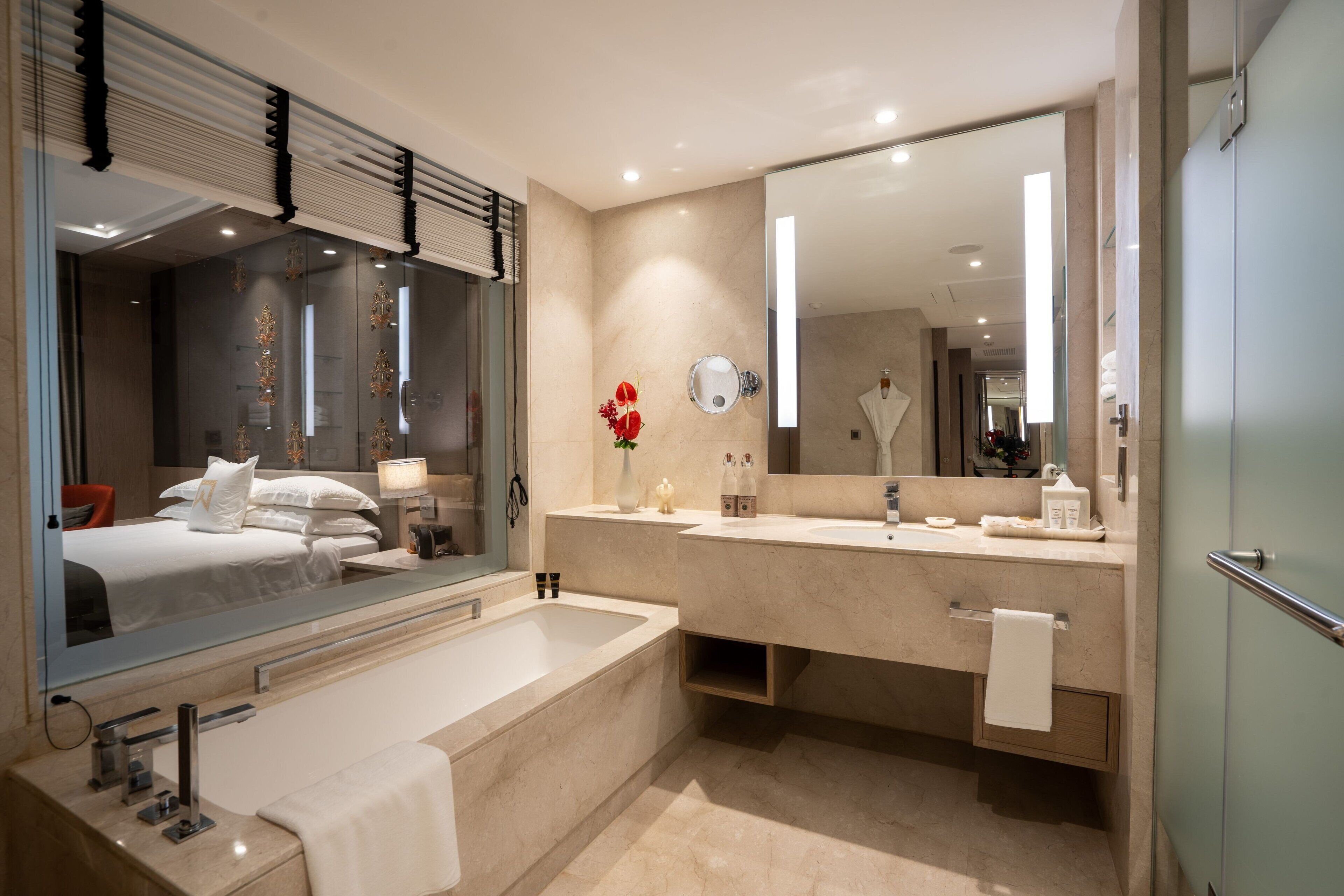 executive suite, 1 king bed | premium bedding, minibar, in-room safe, individually furnished