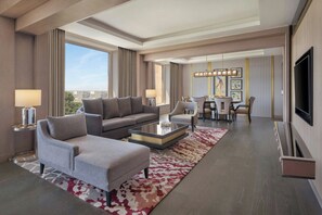 Bộ đồ giường cao cấp, minibar, két bảo mật tại phòng 