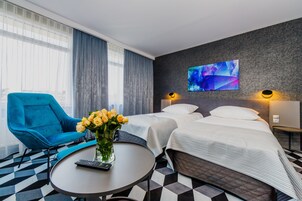 Tabla de planchar con plancha, wifi gratis y ropa de cama 