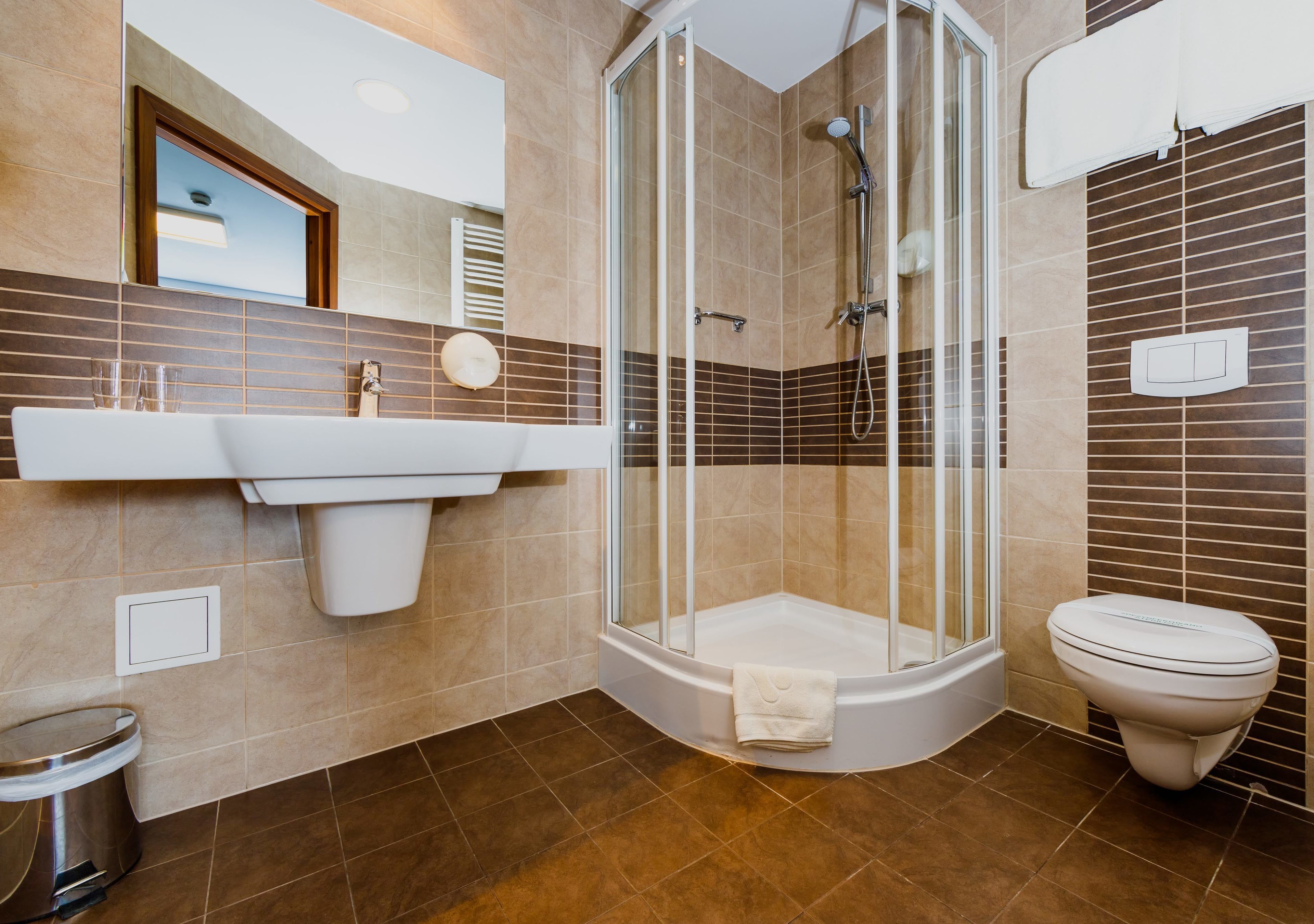 Premium Double or Twin Room (Air Conditioning) | Bathroom | Shower, hair dryer, towels