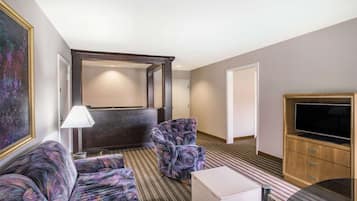 Premium bedding, desk, iron/ironing board, free WiFi
