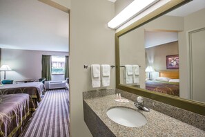 Bathtub, deep-soaking bathtub, free toiletries, hair dryer