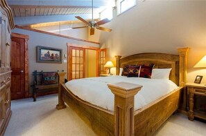 Condo (Rockies Condominiums - R2303) | Decoración personalizada y muebles diferentes