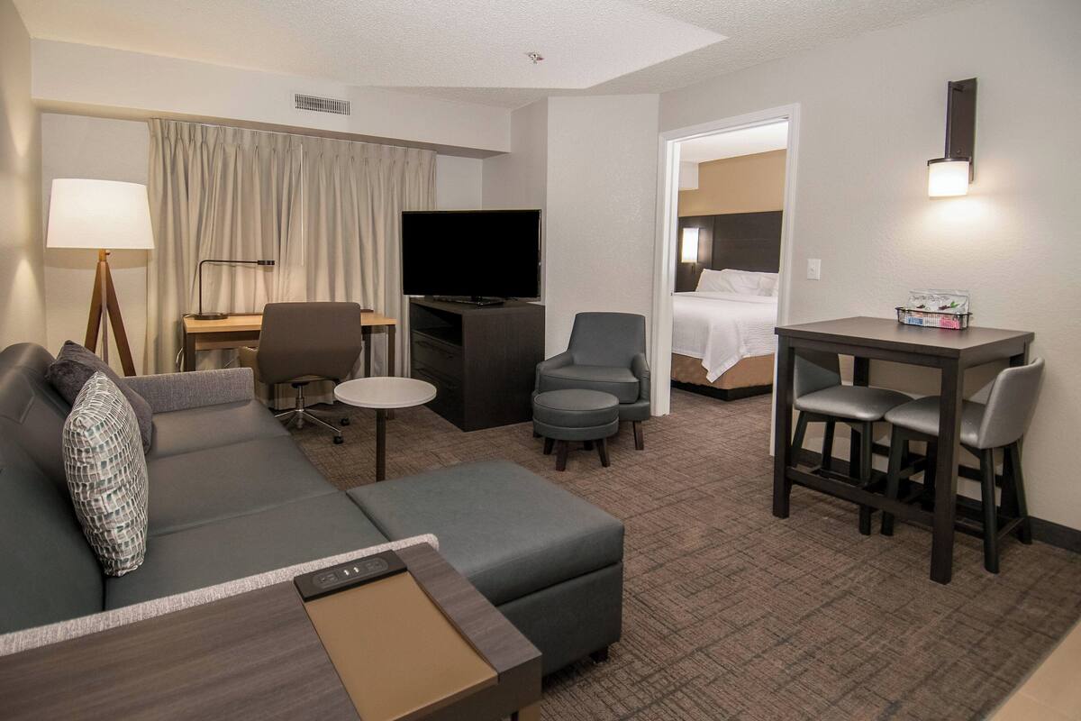 In-room safe, desk, iron/ironing board, WiFi (free)