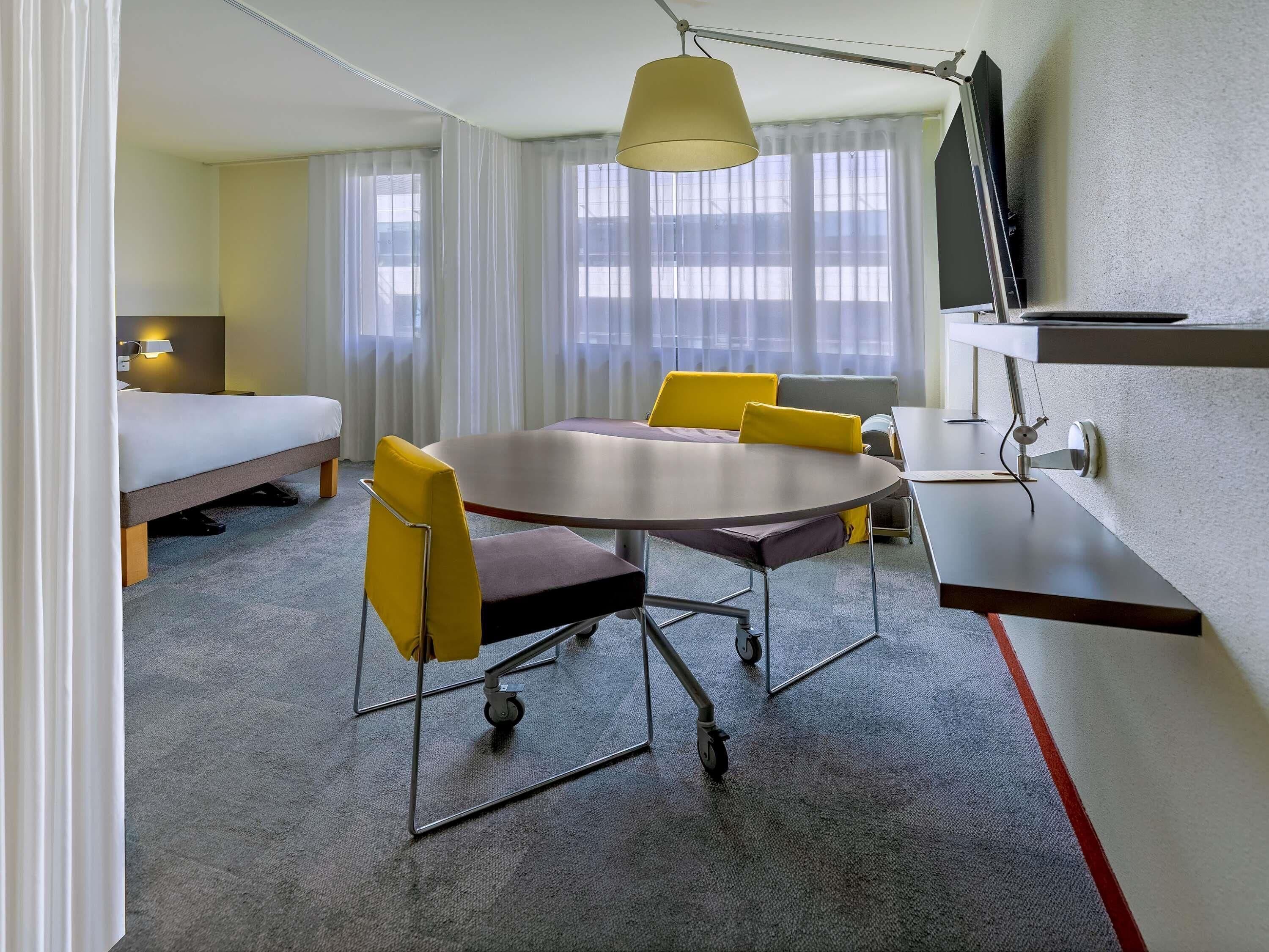 Suite superior, 1 cama matrimonial y sofá cama | Ropa de cama de alta calidad y caja de seguridad en la habitación 
