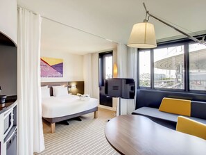 Premium bedding, in-room safe, desk, blackout drapes