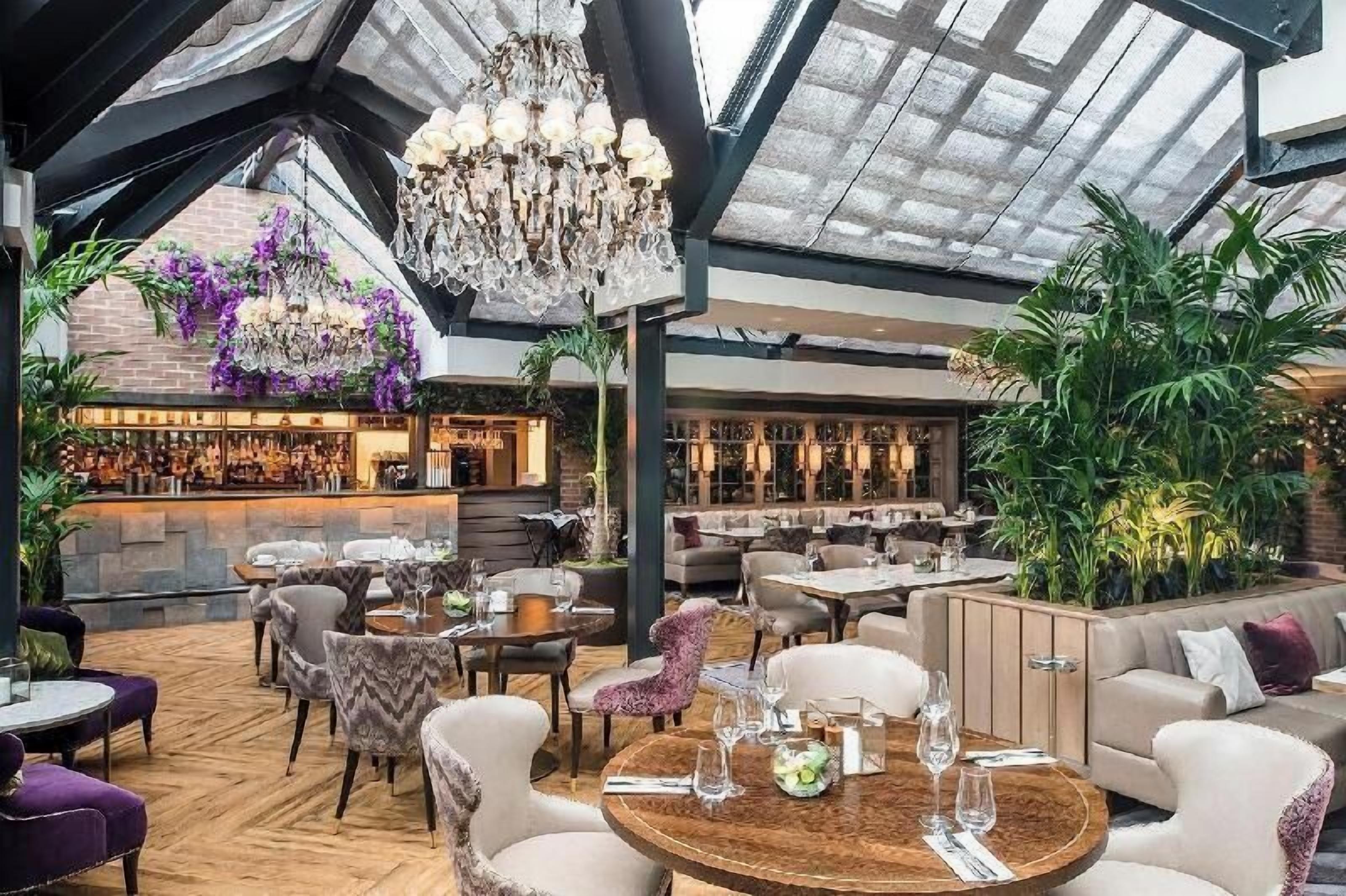 Dining | 2 restaurants, breakfast, lunch, dinner served; British cuisine