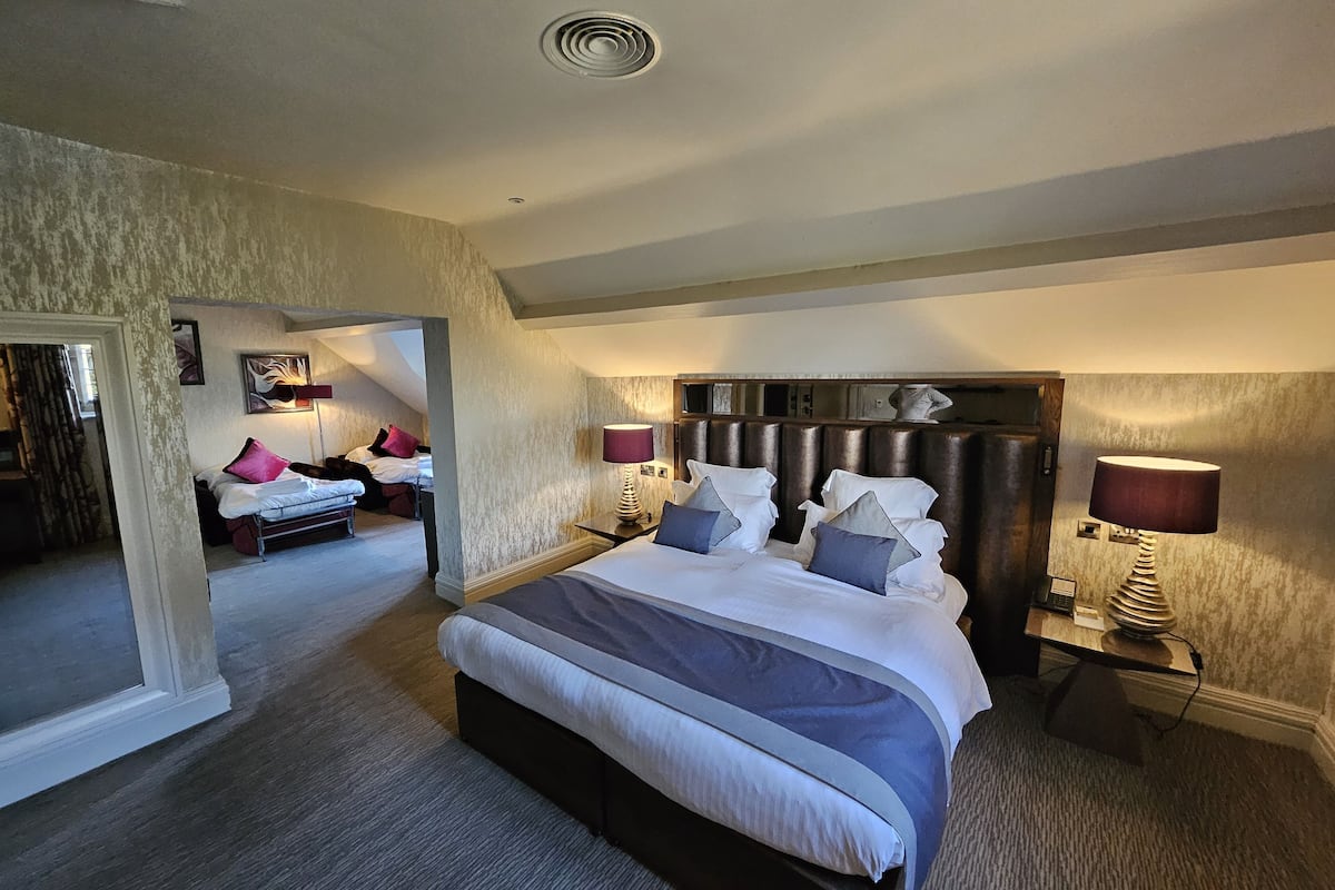 1 bedroom, hypo-allergenic bedding, desk, blackout curtains