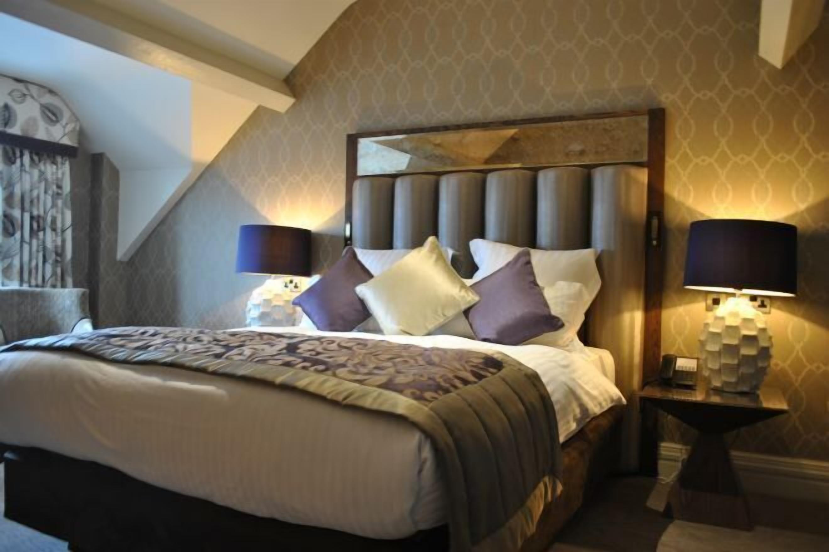 Literie hypoallergénique, bureau, rideaux occultants