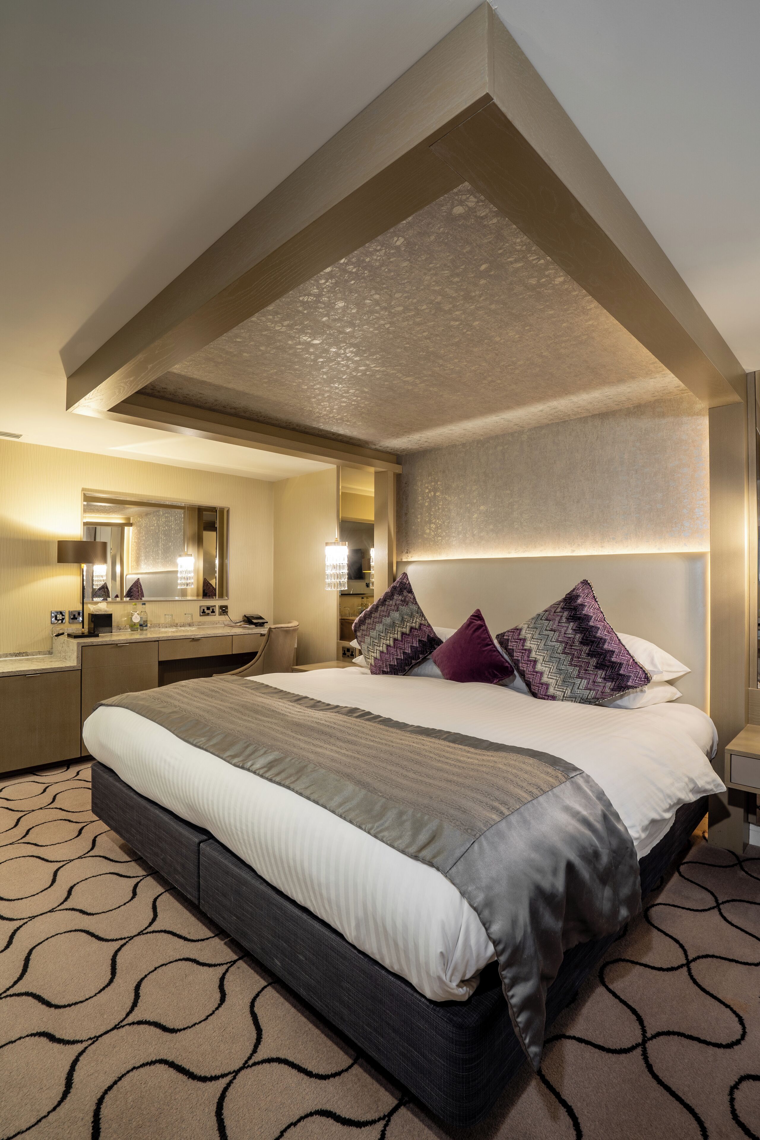 Ropa de cama hipoalergénica, escritorio y cortinas blackout 