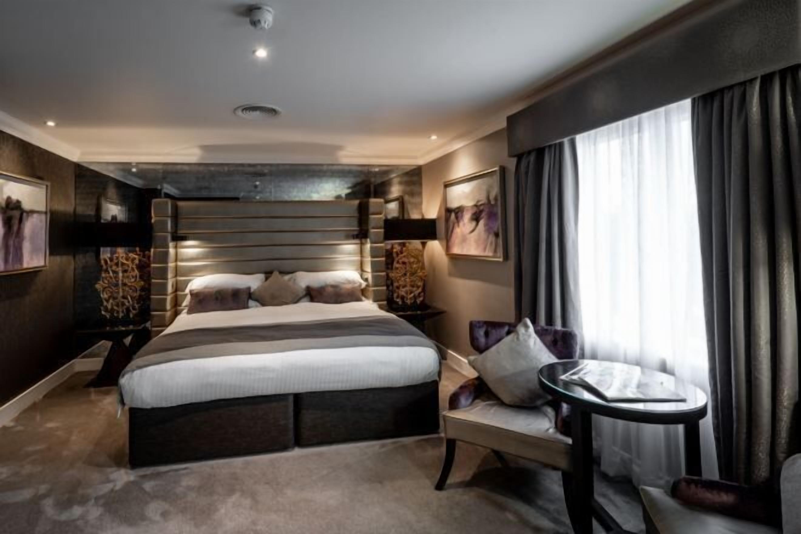 Literie hypoallergénique, bureau, rideaux occultants