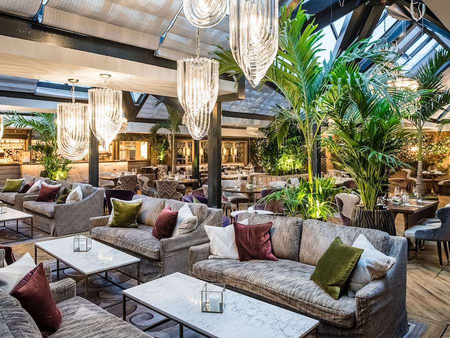 2 restaurants, breakfast, lunch, dinner served; British cuisine